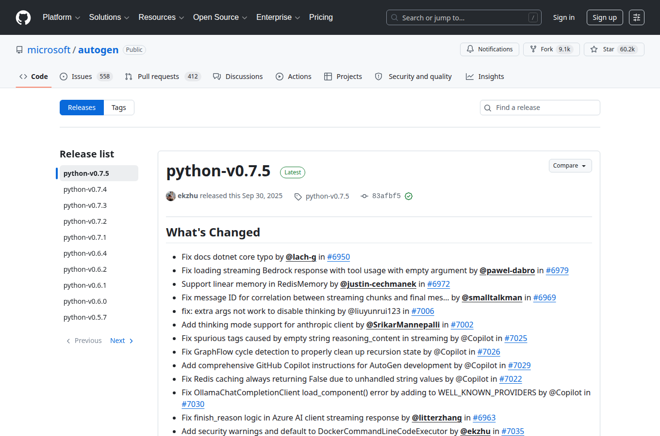 microsoft/autogen 的 Releases 分頁，列出正式版本與更新說明，方便核對文中提到的版號。